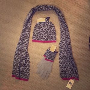 NWT Michael Kors Scarf, hat, and gloves‼️